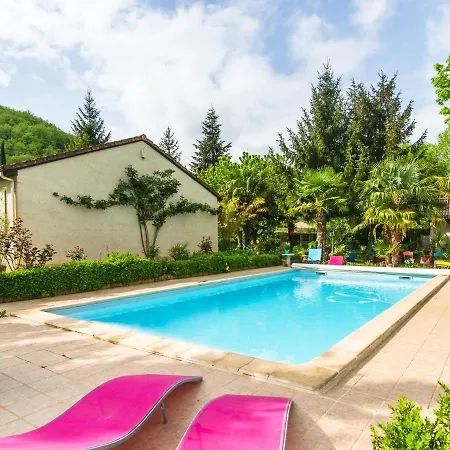 בית נופש Beautiful With Courtyard