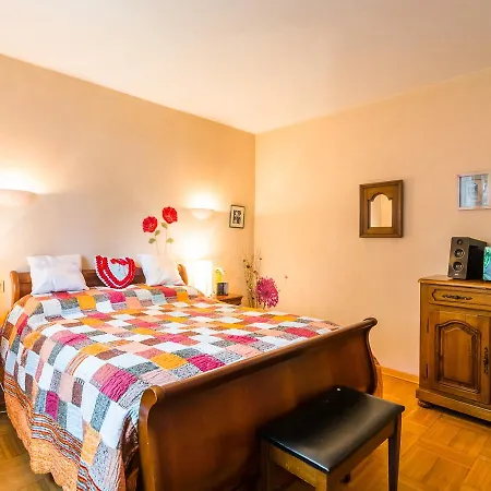 בית נופש Beautiful With Courtyard *