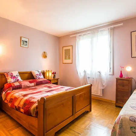 בית נופש Beautiful With Courtyard *