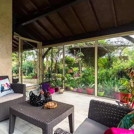 Beautiful With Courtyard בית נופש *