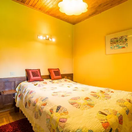 בית נופש Beautiful With Courtyard