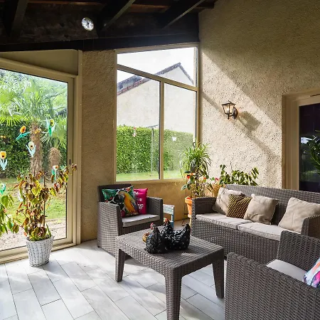 Beautiful With Courtyard בית נופש