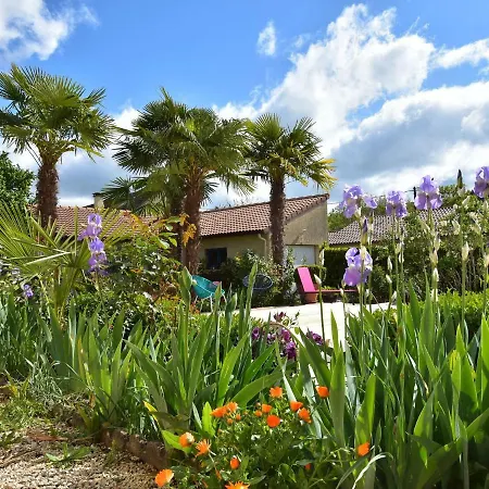 בית נופש Beautiful With Courtyard Calamane
